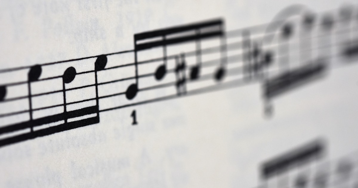 Echo Bazaar AI muzik projesinde ai ile 20 milyon dinlenme grafigi ve strateji gorseli
