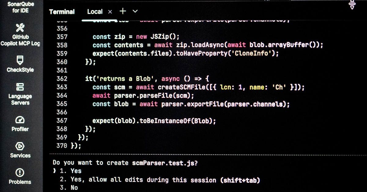 Claude Code MCP kurulumu terminal ekrani ve arac baglanti semasi gosteren kapak goruntusu
