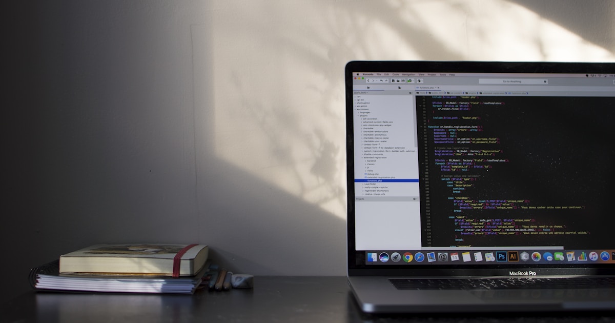 Tailwind CSS v4 ile modern site geliştirme arayüzü ve kod örnekleri